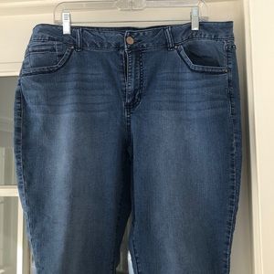 TWO PACK Comfortable medium AND indigo wash jeans.